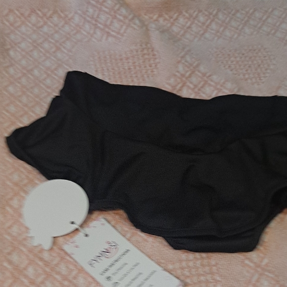 Black Ruffle Bottoms - Picture 5 of 8